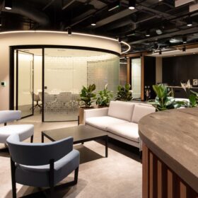 Project: CBRE | Curved PurOptima 117 Plus & SG Edge Symmetry Door