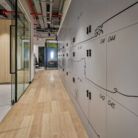 Project: Baker McKenzie | Kinetic Seal sliding door and side screen | Photo: ©Yasser Ibrahim