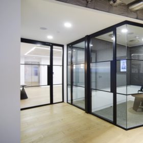 Project: Condé Nast | Product: Optima 117 Plus Shoreditch Edition with Edge Symmetry door