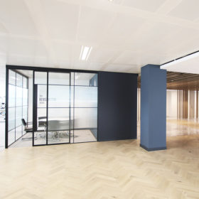 Project: BNP Paribas | Product: Kinetic Align Shoreditch Edition sliding door and side screens