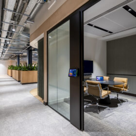 Project: Rabobank | PurOptima 117 Plus Single Glazing, Tech Panels | Photography: Office Curator