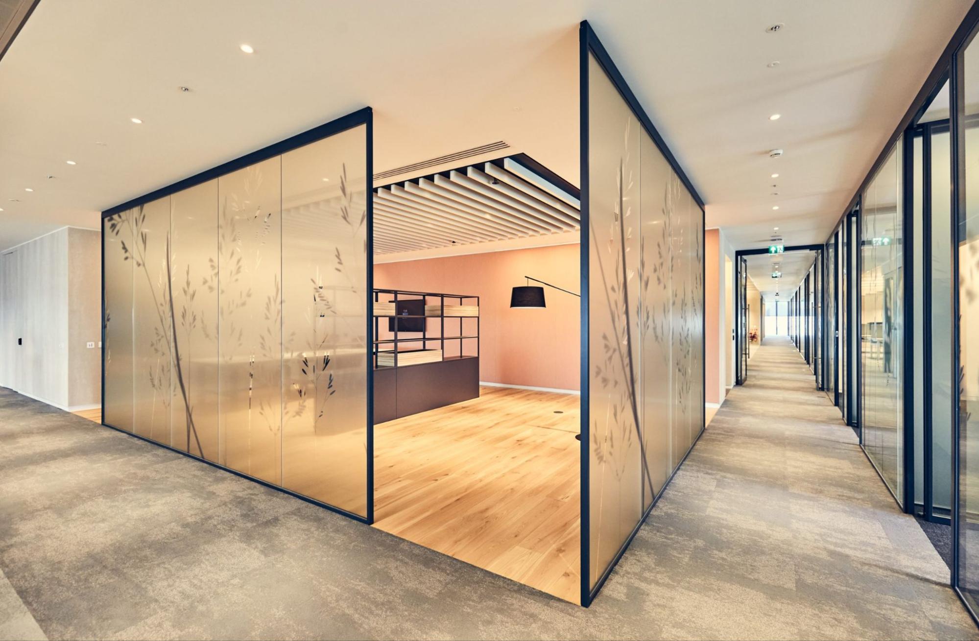 7 Benefits of Demountable Architectural Glass Walls